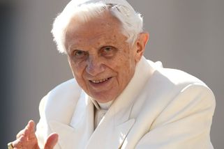 Neviděl, neslyšel. Zpráva o zneužívání ničí renomé emeritního papeže - Seznam Zprávy